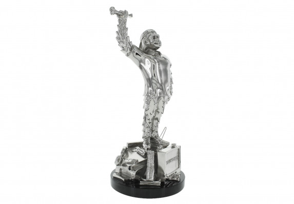 Expertly detailed trophy in the form of the brand's iconic monkey. Finished in polished chrome electroplating.