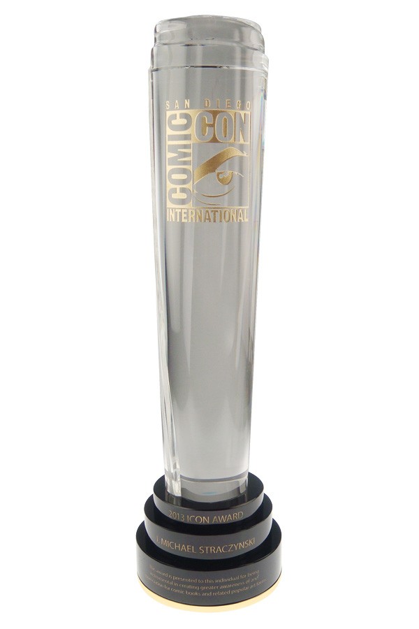 Crystal trophy with gold logo colorfill