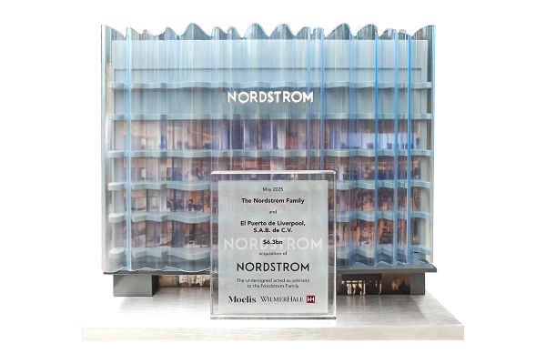 Luxury crystal building recreation deal gift on metal base with a classic look