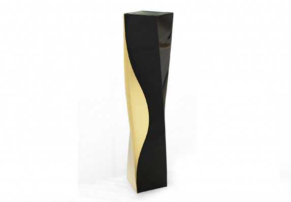 Black and gold column with wavelike appearance
